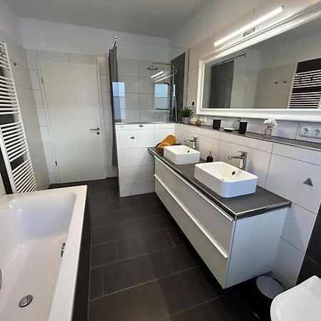 Exklusive Bei Berlin, Bis 5 Gaeste, Grosse Terrasse, Garten Lägenhet